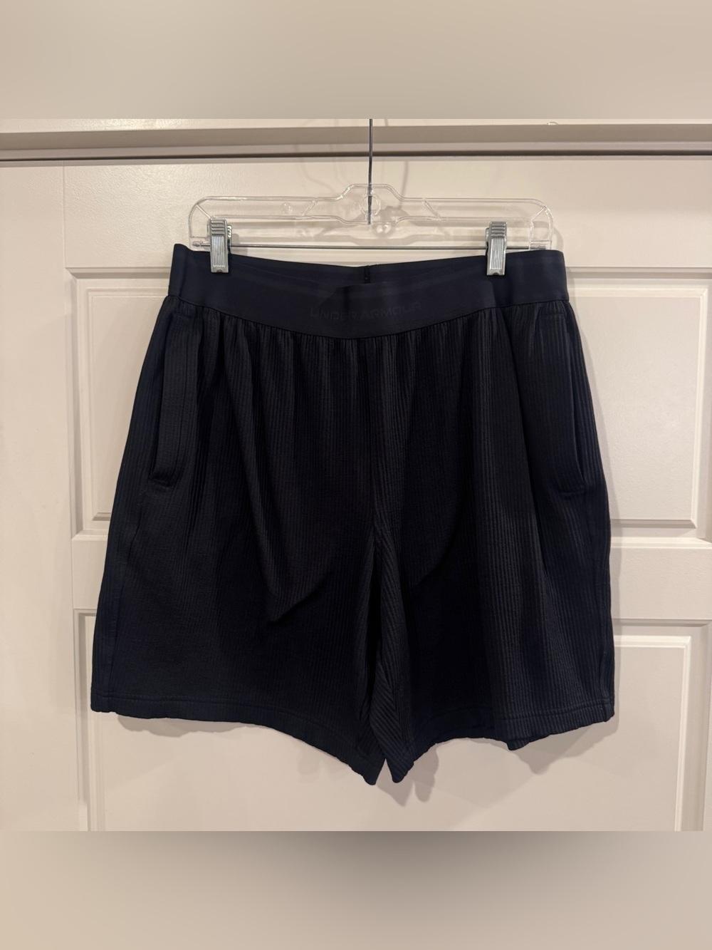 Under Armour Men’s UA Journey Black Ribbed Athletic Shorts Size Large